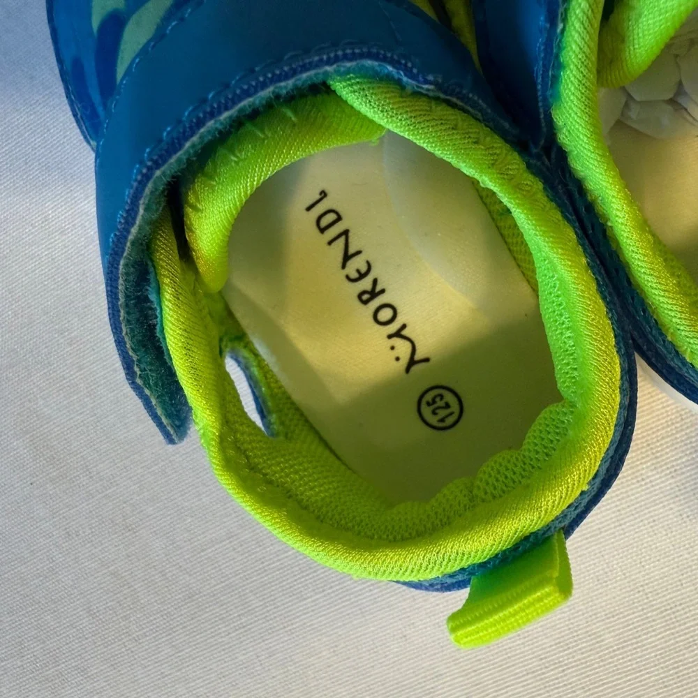 Morendl Toddler Sneakers Size 5.5-6 – Blue Green Mermaid Scale Print Velcro  NWT